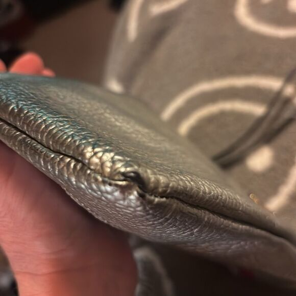 Juicy Couture LOVE Pebbled Leather Clutch Wristlet - Picture 16 of 16